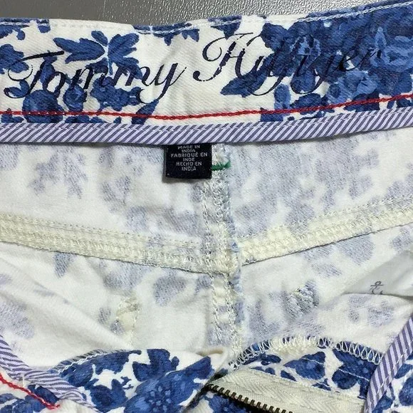 Tommy Hilfiger Shorts Womens Size 4 Blue on White Floral Denim Actual 31 x 4 - Picture 3 of 8